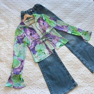Cute self tie top! 💜
100% polyester
